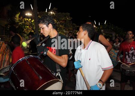 Carnaval aux Saintes Guadeloupe la nuit Banque D'Images