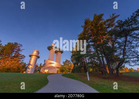 Moletai, Lituanie, 20 octobre 2020 Musée ethnocosmologique et observatoire moderne à Moletai, Lituanie, vue du matin Banque D'Images