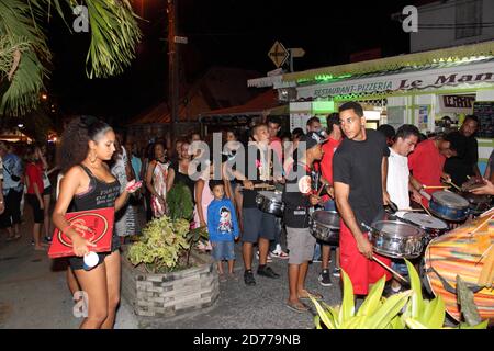 Carnaval aux Saintes Guadeloupe la nuit Banque D'Images