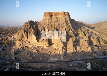 Vue aérienne du château d'Uchisar à Cappadoce, Turquie. Banque D'Images