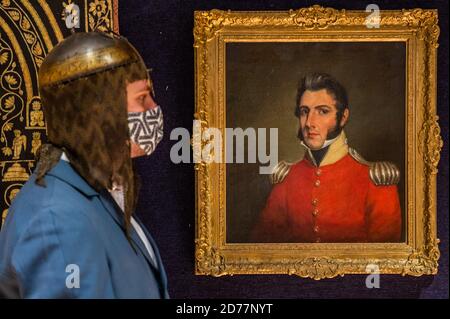 Londres, Royaume-Uni. 21 octobre 2020. Le casque d'une armure en acier laqué or koftgari, Lahore, vers 1820, est de £30,000 - 40,000 avec UN portrait d'un officier britannique, probablement de l'armée du Bengale, par l'artiste Raja Jivan RAM North India, probablement Delhi ou Meerut, daté du 20 juillet 1824, est £4,000 - 6,000 - Aperçu de l'art islamique et indien de Bonhams dû le jeudi 26 octobre, dans la nouvelle rue Bond. Crédit : Guy Bell/Alay Live News Banque D'Images