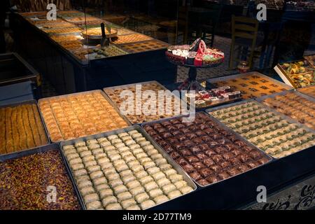 Dessert turc de Baklava à Istanbul, Turquie Banque D'Images