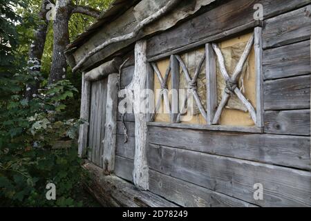 Belle ancienne cabane du village de Viking à Walchensee, Allemagne Banque D'Images