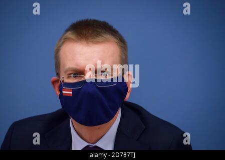 RIGA, LETTONIE. 21 octobre 2020. Conférence de presse d'Anze Logar, ministre slovène des Affaires étrangères et d'Edgars Rinkevics (sur cette photo), ministre letton des Affaires étrangères. Banque D'Images