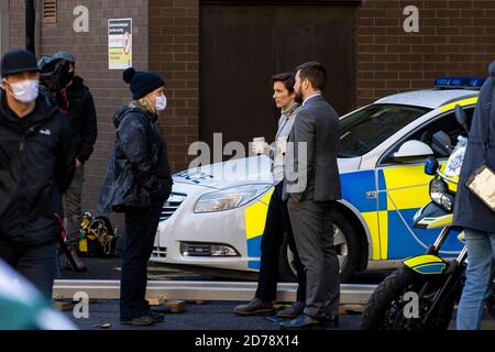 Vicky McClure et Martin Compston sur l'ensemble de la sixième série de Line of Duty, qui est en train de filmer dans le quartier de la cathédrale, à Belfast. Banque D'Images