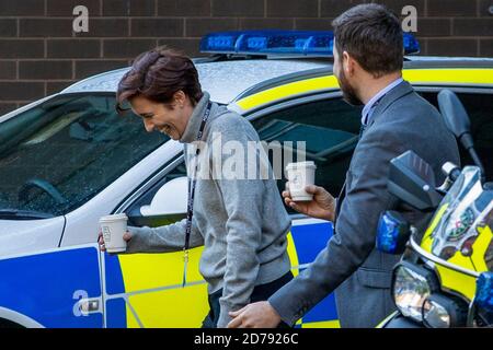 Vicky McClure et Martin Compston sur l'ensemble de la sixième série de Line of Duty, qui est en train de filmer dans le quartier de la cathédrale, à Belfast. Banque D'Images