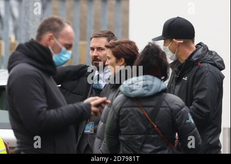 Vicky McClure et Martin Compston sur l'ensemble de la sixième série de Line of Duty, qui est en train de filmer dans le quartier de la cathédrale, à Belfast. Banque D'Images