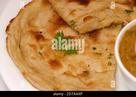 Pain naan indien fait maison fait avec du blé entier Banque D'Images