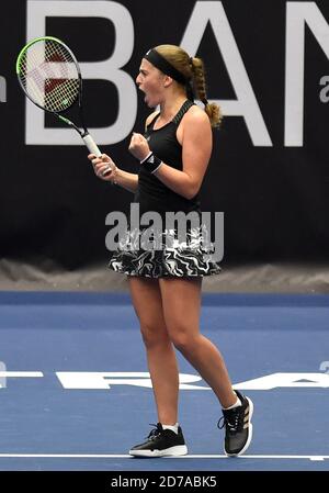 Ostrava, République tchèque. 21 octobre 2020. ***CTK POOL*** Jelena Ostapenko de Lettonie réagit lors du match contre Petra Martic de Croatie lors du tournoi de tennis J&T Banka Ostrava Open 2020 à Ostrava, République Tchèque, le 21 octobre 2020. Crédit: Jaroslav Ozana/CTK photo/Alay Live News Banque D'Images