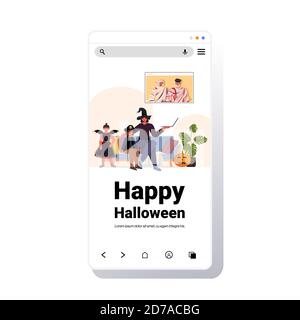 joyeux halloween fête concept famille dans les costumes discuter avec grand-parents pendant les appels vidéo communication en ligne auto-isolation écran de smartphone illustration vectorielle Illustration de Vecteur