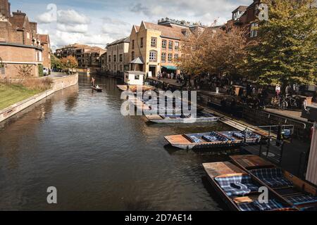 Scudamore's Quayside Punting Station à Magdalene Bridge Cambridge Banque D'Images