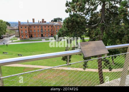 Vue sur la prison géorgienne du château de Lincoln depuis les remparts du château, ville de Lincoln, Lincolnshire, Angleterre, Royaume-Uni Banque D'Images