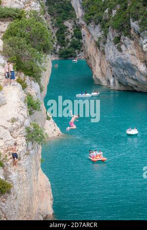 Saut de falaise dans les gorges du Verdon, Provence, France Banque D'Images