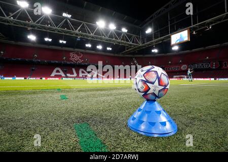 Amsterdam, pays-Bas. 21 octobre 2020. AMSTERDAM, 21-10-2020, Johann Cruyff Arena, Champions League football saison 2020/2021 entre Ajax vs Liverpool FC, présentation du stade, champions League ball crédit: Pro Shots/Alay Live News Banque D'Images