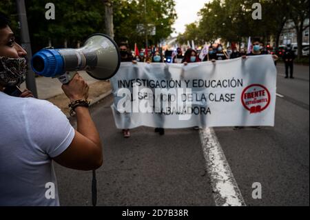 Madrid, Espagne. 21 octobre 2020. Des étudiants universitaires et de recherche protestant contre la précarité pendant une journée de grève. Credit: Marcos del Mazo/Alay Live News Banque D'Images