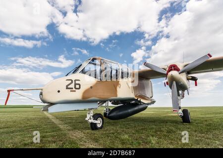 Nord-américain OV-10B Bronco sur le terrain d'aviation à II International Pique-nique aérien Banque D'Images