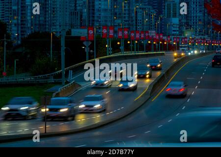 Trafic, Cambie Street Bridge, nuit, Vancouver, Colombie-Britannique, Canada Banque D'Images