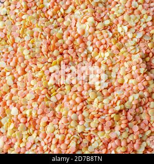 Lentilles jaunes et rouges aliments végétariens sains pleins de protéines Banque D'Images