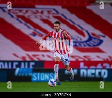 Staffordshire, Royaume-Uni. 21 octobre 2020. Championnat de football de la Ligue anglaise de football, Stoke City versus Barnsley ; Nick Powell de Stoke City Credit: Action plus Sports Images/Alamy Live News Banque D'Images