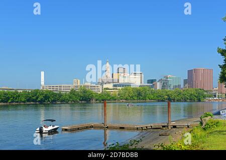 Ville moderne de Hartford en travers de Connecticut River, Hartford, Connecticut, États-Unis. Banque D'Images