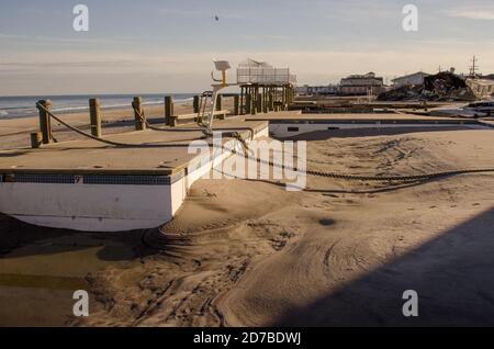 Une piscine d'hôtel dans le New Jersey est remplie de sable après l'ouragan Sandy. Sandy Hit le 29 octobre 2012. Photo par Liz Roll Banque D'Images