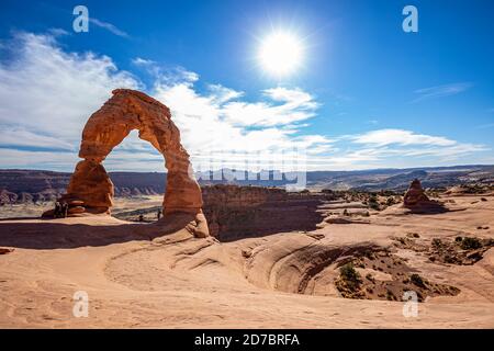 Vue panoramique de Delicate Arch dans le parc national d'Arches, Utah Banque D'Images