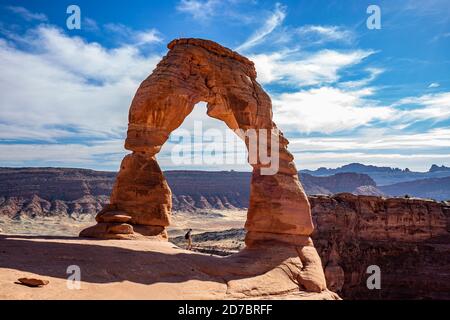 Vue panoramique de Delicate Arch dans le parc national d'Arches, Utah Banque D'Images