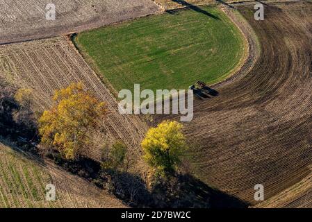 Amish, comté de Lancaster, Pennsylvanie. Vue aérienne du temps de récolte. Banque D'Images