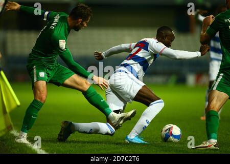 Londres, Royaume-Uni. 21 octobre 2020. Albert Adomah (37) des Queens Park Rangers en action lors du championnat EFL Skybet, Queens Park Rangers v Preston ne au Kiyan Prince Foundation Stadium, Loftus Road à Londres, le mercredi 21 octobre 2020. Cette image ne peut être utilisée qu'à des fins éditoriales. Utilisation éditoriale uniquement, licence requise pour une utilisation commerciale. Aucune utilisation dans les Paris, les jeux ou les publications d'un seul club/ligue/joueur. photo par Tom Smeeth/Andrew Orchard sports Photography/Alay Live News crédit: Andrew Orchard sports Photography/Alay Live News Banque D'Images