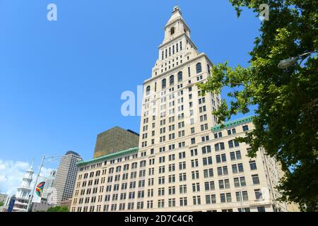 Ville moderne de Hartford incluant Travelers Tower et le musée d'art Wadsworth Atheneum au centre-ville de Hartford, Connecticut, États-Unis. Banque D'Images