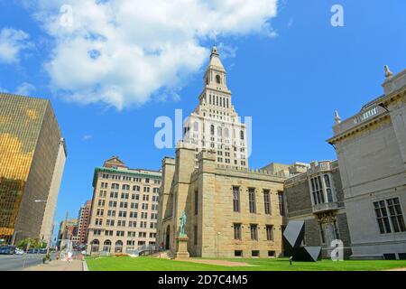 Ville moderne de Hartford incluant Travelers Tower et le musée d'art Wadsworth Atheneum au centre-ville de Hartford, Connecticut, États-Unis. Banque D'Images