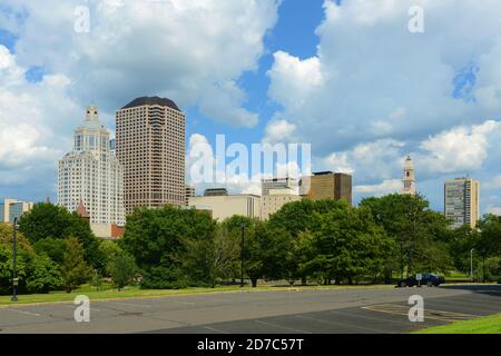 Ville moderne de Hartford incluant City place, Travelers Tower et Goodwin Square dans le centre-ville de Hartford, Connecticut, États-Unis. Banque D'Images