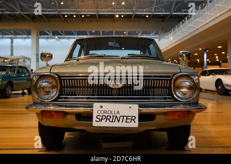 Nagoya / Japon nov 26 2019 : modèle automobile classique Toyopet Corolla sprinter garée dans le hall du Musée commémoratif de l'industrie et de la technologie. Toyota Banque D'Images