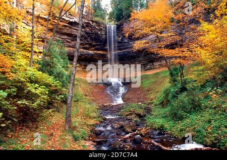 Munising Water Falls en automne couleurs - Michigan's Upper Péninsule Banque D'Images