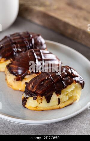 Eclecloires traditionnelles françaises au chocolat. Banque D'Images