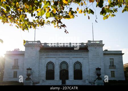 Washington, États-Unis. 21 octobre 2020. Un point de vue général de l'Organisation des États américains (OEA), à Washington, DC, le 21 octobre 2020, dans le contexte de la pandémie du coronavirus. Comme l'ont confirmé le cas de COVID-19 continue d'augmenter rapidement dans une nouvelle vague de cas à l'échelle nationale, le président Donald Trump et l'ancien vice-président Joe Biden se préparent pour le débat présidentiel final de demain, le jour de l'élection à moins de deux semaines. (Graeme Sloan/Sipa USA) Credit: SIPA USA/Alay Live News Banque D'Images