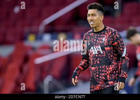 oberto Firmino de Liverpool se réchauffe avant la Ligue des champions de l'UEFA, Group Stage, le match de football du Groupe D entre Ajax et Liverpool le 21 octobre, Banque D'Images
