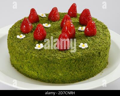 Gâteau mousse au thé vert fraise Banque D'Images