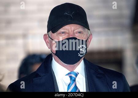 L'ancienne star de tennis allemande Boris Becker arrive au tribunal de la Couronne de Southwark à Londres où il est poursuivi par le Service de l'insolvabilité pour ne pas se conformer aux obligations de divulguer des informations après avoir été déclaré en faillite. Banque D'Images
