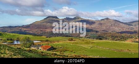 Moelwyn Mountains, à l'ouest, près de Llan Festiniog avec Moelwyn Bach à gauche et Moelwyn Mawr au centre Pays de Galles du Nord Royaume-Uni octobre 2019 3083 Banque D'Images