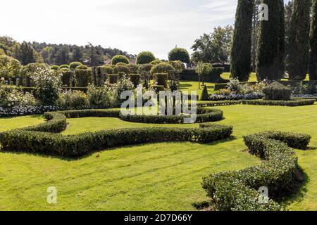 Eyrignac, France - 2 septembre 2018 : les Jardins pittoresques du Manoir d'Eyrignac en Dordogne. France Banque D'Images