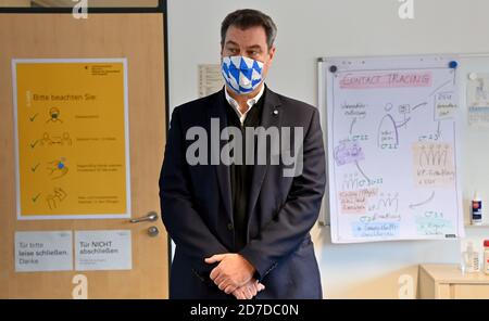 Munich, Allemagne. 22 octobre 2020. Markus Söder (CSU), ministre-président de la Bavière, visite le ministère de la Santé et de l'Environnement pour en savoir plus sur la gestion des personnes-ressources dans la capitale bavaroise. Credit: Peter Kneffel/dpa/Alay Live News Banque D'Images