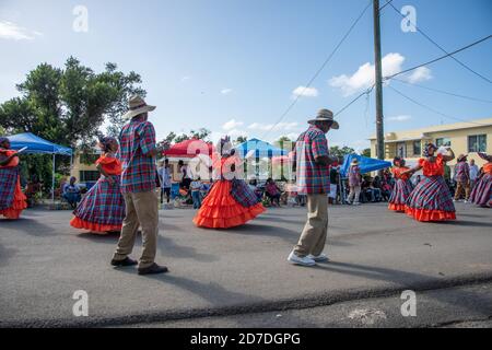 Frederiksted, Sainte-Croix, Îles Vierges américaines-janvier 4,2020 : parade annuelle avec danseurs quadrille en robe traditionnelle célébrant sur Sainte-Croix Banque D'Images