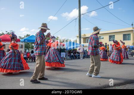 Frederiksted, Sainte-Croix, Îles Vierges américaines-janvier 4,2020 : parade annuelle avec danseurs quadrille en robe traditionnelle célébrant sur Sainte-Croix Banque D'Images