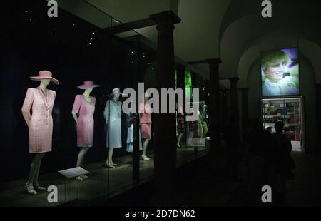 Althorp House: Diana, UNE exposition de célébration : les robes Banque D'Images