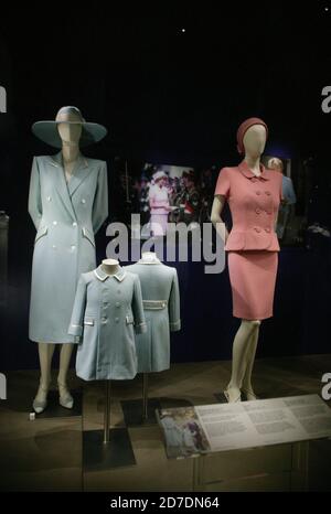 Althorp House: Diana, UNE exposition de célébration : les robes Banque D'Images