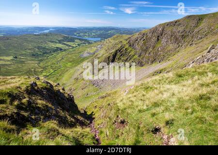 Vue sur Kirkstone Pass et le lac Windermere depuis Red Screes, Lake District, Royaume-Uni. Banque D'Images