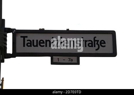 Berlin, Allemagne. 22 octobre 2020. 'Tauentzienstraße' est sur le panneau. Crédit: Paul Zinken, Christoph Soeder/dpa/Alay Live News Banque D'Images