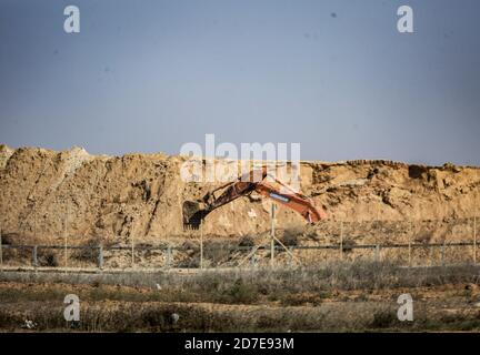 Bande de Gaza, bande de Gaza, Palestine. 22 octobre 2020. Les véhicules militaires israéliens recherchent les tunnels de résistance palestiniens à l'est de la bande de Gaza. Credit: Abed Alrahman Alkahlout/Quds Net News/ZUMA Wire/Alay Live News Banque D'Images