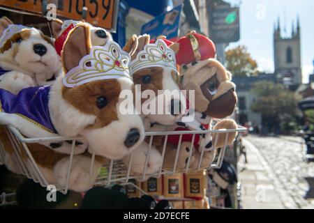 Windsor, Berkshire, Royaume-Uni. 22 octobre 2020. Le quartier royal de Windsor et Maidenhead a connu hier le plus grand nombre de cas positifs de coronavirus Covid-19 dans le Berkshire. Le nombre de cas positifs continue d'augmenter rapidement et les risques de Windsor sont à tout moment placés dans le niveau 2. Il a été annoncé aujourd'hui que Slough à proximité passera au niveau 2 des restrictions Covid-19 à partir de samedi après leur forte pointe dans les cas. Crédit : Maureen McLean/Alay Live News Banque D'Images